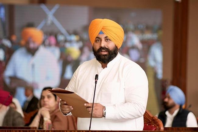VIDHAN SABHA UNANIMOUSLY PASSES RESOLUTION TO PAY GLOWING HOMAGE TO THE NINTH GURU JI'S UNPARALLELED SACRIFICE
