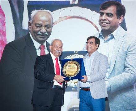 AMFI HONORS SURINDER VERMA FOR OUTSTANDING CONTRIBUTION TO “INVESTOR AWARENESS & EDUCATION – 2025”