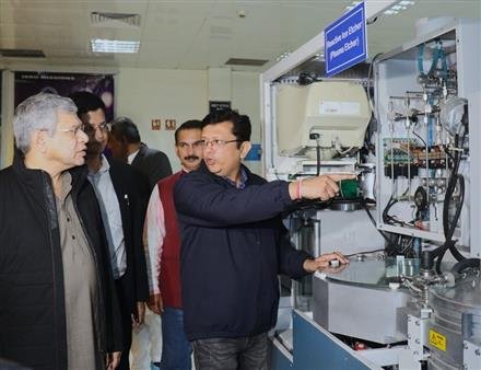 ASHWINI VAISHNAV INAUGURATES SEMICONDUCTOR PROCESS GALLERY AND PARANGAT SEMICONDUCTOR TRAINING LAB