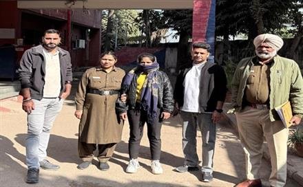 CHANDIGARH POLICE NABS LADY DRUG PEDDLER WITH HEROIN
