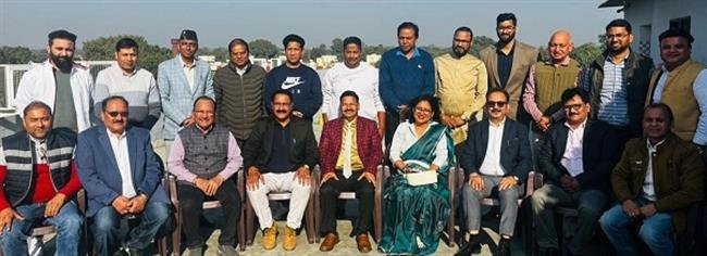 उत्तराखंड के प्रवासी उद्योगपतियों एवं व्यवसायियों की बैठक में कुशल एवं शिक्षित युवाओं को रोजगारोन्मुखी योजनाओं के बारे में अवगत कराया