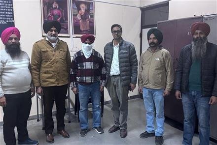 VIGILANCE BUREAU NABS PATWARI RED HANDED ACCEPTING A BRIBE OF RS. 8 THOUSANDS