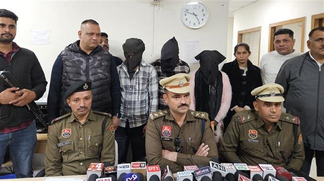 GANG OF ROBBERS, BLACKMALER AND  EXTORTION ON HIGHWAY  BUSTED, THREE AMONG WOMAN ARRESTED