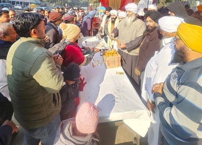 माता गुजरी और साहिबजादों की शहादत पर उनकी याद में लंगर का आयोजन