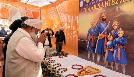 ANIL VIJ PAYS TRIBUTE TO THE SUPREME SACRIFICE OF THE SAHIBZADAS