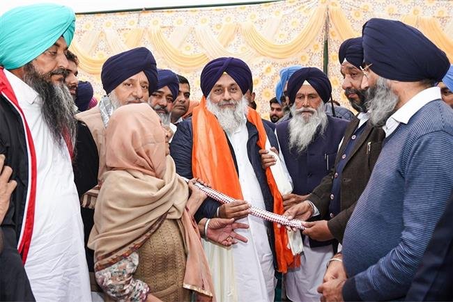 SAD CHIEF BADAL URGES PARTY CADRE TO MAKE THE PARTY’S MAGHI CONFERENCE SUCCESSFUL