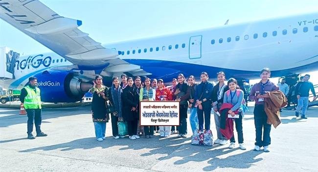 15 MERITORIOUS GOVT SCHOOL STUDENTS FROM BORDER DISTRICT SENT ON EDUCATIONAL TOUR TO AHMEDABAD BY AIR