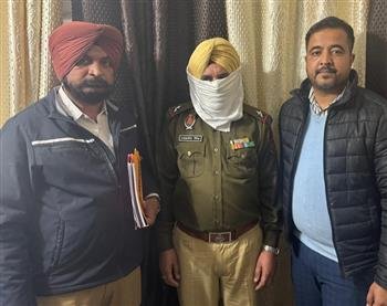 VIGILANCE BUREAU NABS PHAGWARA  ASI RED HANDED ACCEPTING BRIBE OF RS 5000