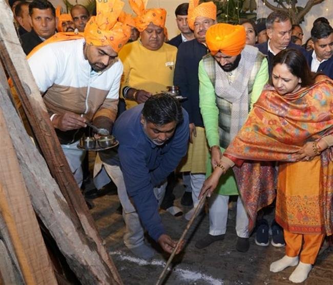 CHIEF MINISTER NAYAB SINGH SAINI CELEBRATES LOHRI FESTIVAL WITH THE GENERAL PUBLIC IN LADWA