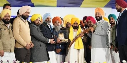 SGPC CHIEF HAS BECOME SOLDIER OF SUKHBIR BADAL INSTEAD OF SERVING GURU SAHIBAN, DEEPLY PAINFUL FOR PANTH: MANN