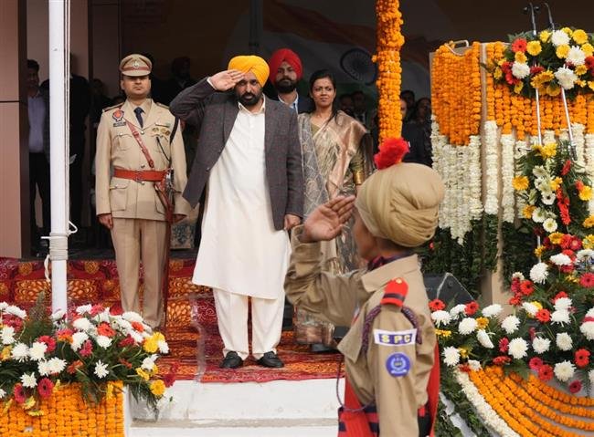 CM BHAGWANT SINGH MANN UNFURLS TRICOLOUR, DETAILS GOVERNANCE MILESTONES & REFORMS IN PUNJAB
