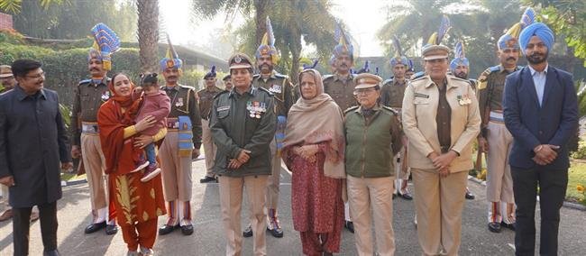 सीआरपीएफ की 13वीं वाहिनी ने मुख्यालय और पंजाब के मुख्यमंत्री आवास पर मनाया गणतंत्र दिवस