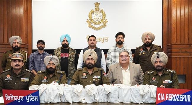 TWO DRUG SMUGGLERS HELD WITH 7.243 KG HEROIN