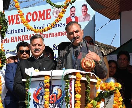 स्कूलों में बच्चों के मोबाइल इस्तेमाल करने पर एक मार्च से लगेगा प्रतिबंधः मुख्यमंत्री