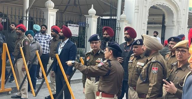 LUCKY OBEROI MURDER CASE: DGP GAURAV YADAV VISITS SCENE OF CRIME, ASSURES EXEMPLARY PUNISHMENT TO PERPETRATORS