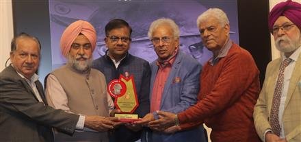 हुई शाम उनका ख्याल आ गया…  एक शाम, धरम जी के नाम आयोजित