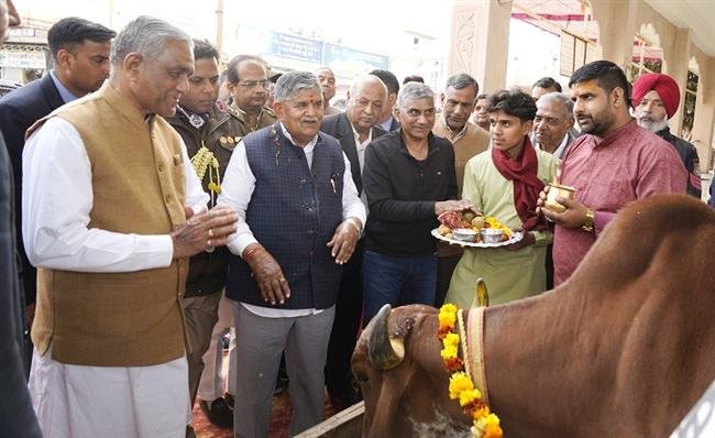 GOVERNOR GULAB CHAND KATARIA VISITS ABOHAR GAUSHALA