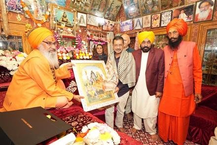 ON MAHA SHIVRATRI, KEJRIWAL & BHAGWANT SINGH MANN PAY OBEISANCE AT SRI RANKESHWAR MAHADEV TEMPLE, PRAY FOR PUNJAB’S PEACE & PROSPERITY