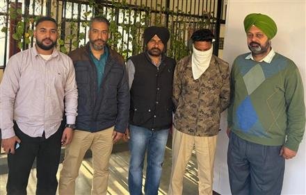 VIGILANCE BUREAU NABS NAIB COURT RED HANDED ACCEPTING BRIBE OF RS 8000