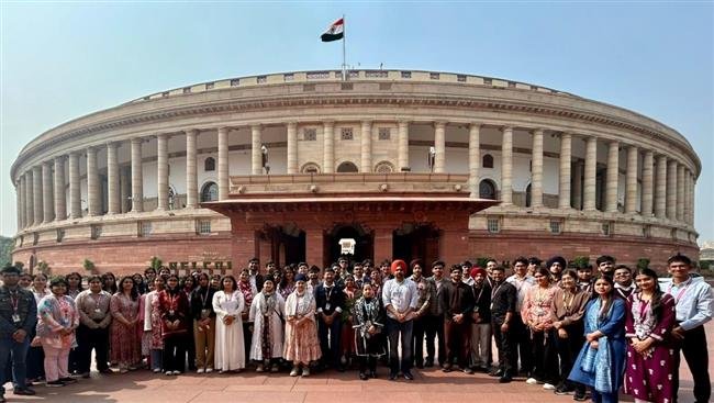 “एक वोट की शक्ति को समझना: भारतीय संसद एवं इंडिया गेट का एक दिवसीय शैक्षणिक भ्रमण”