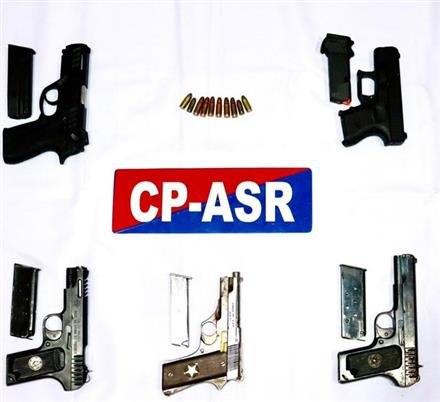 AMRITSAR POLICE DISMANTLES CROSS BORDER ILLEGAL ARMS MODULE, TWO HELD WITH 5 SOPHISTICATED PISTOLS.