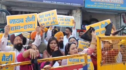 AAP GREETS HARYANA CM SAINI WITH BLACK FLAGS IN LUDHIANA, SLAMS BJP AS ANTI-PUNJAB