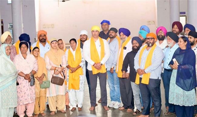 SEVEN EMBRACE SIKHI IN 'HOMECOMING' CEREMONY IN BHILAI GURDWARA