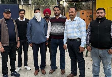 VIGILANCE BUREAU NABS LUDHIANA  ASI RED HANDED ACCEPTING BRIBE OF RS 15 THOUSANDS