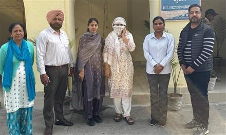 VIGILANCE BUREAU NABS LADY TECHNICAL ASSISTANT OF FCI OFFICE RED HANDED ACCEPTING BRIBE OF RS 20 THOUSANDS