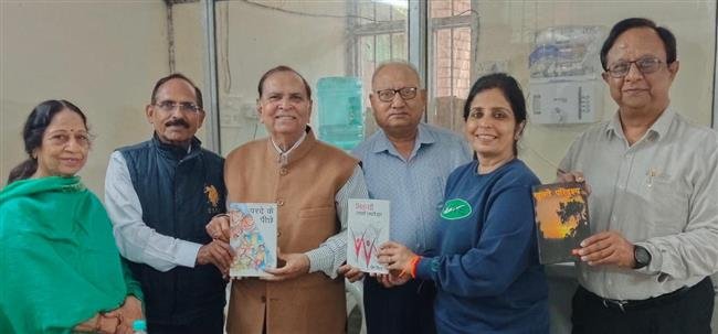 वरिष्ठ नागरिक एसोसिएशन की बुक लवर्स फोरम की मासिक बैठक का आयोजन