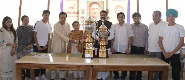 लाला अमरनाथ अग्रवाल अंडर-15 कैश प्राइज क्रिकेट टूर्नामेंट के छठे संस्करण की ट्रॉफी का अनावरण