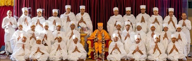 29 HIGHLY EDUCATED YOUTHS RECEIVE 'PARSHADI DIKSHA' FROM MAHANT SWAMI MAHARAJ