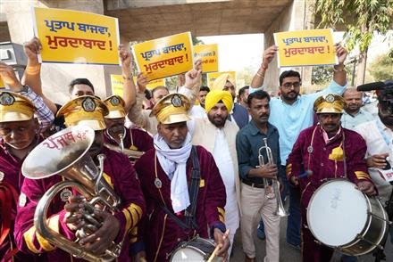 AAP LEADERS REACH PUNJAB VIDHAN SABHA WITH ‘BAND BAJA’ TO PROTEST AGAINST CONGRESS LEADER PARTAP SINGH BAJWA’S REMARKS