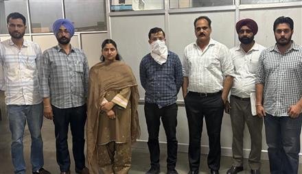 VIGILANCE BUREAU NABS SRI MUKATSAR SAHIB DRUG INSPECTOR RED HANDED ACCEPTING BRIBE OF RS ONE LAKH