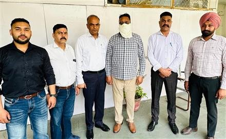 VIGILANCE BUREAU NABS ASI RED HANDED ACCEPTING BRIBE OF RS 8 THOUSANDS