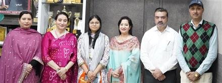 AKRITI SINGLA GETS GRAND FELICITATION AT LRS DAV, CREDITS ALMA MATER FOR HER SUCCESS