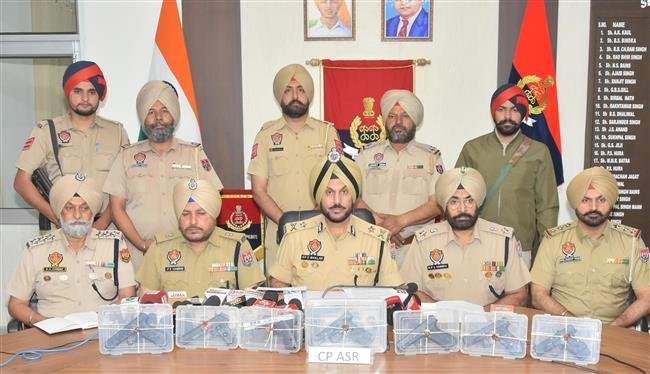 JUVENILE AMONG SIX LINKED TO CROSS BORDER ILLEGAL ARMS SMUGGLING MODULE HELD IN AMRITSAR; SEVEN SOPHISTICATED PISTOLS RECOVERED