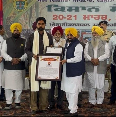 PROGRESSIVE FARMER JASWANT SINGH RECEIVES CHIEF MINISTER AWARD AT PAU LUDHIANA KISAN MELA