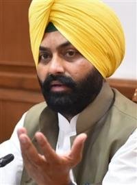 CONTROVERSY ESCALATES AFTER SUICIDE OF WAREHOUSING OFFICER IN AMRITSAR,  CM ACCEPTS RESIGNATION OF BHULLAR, BAJWA DEMANDS CBI PROBE