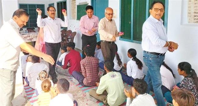 FACES BLOSSOM AS ROSE PETAL ARE SHOWERED ON CHILDREN